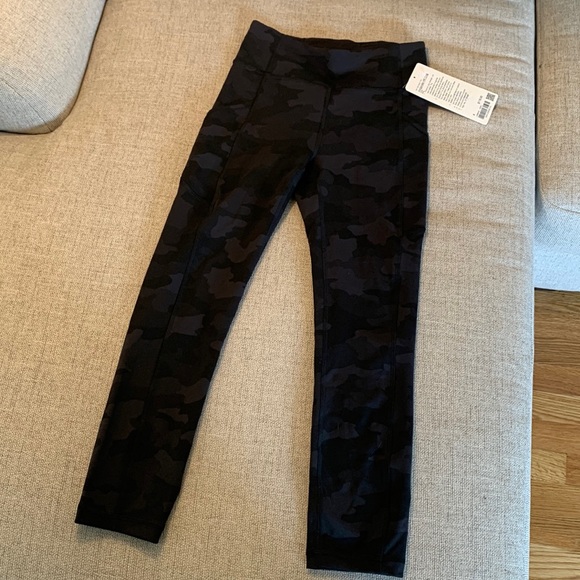 BNWT Lululemon Invigorate HR Crop 23” - Picture 1 of 3